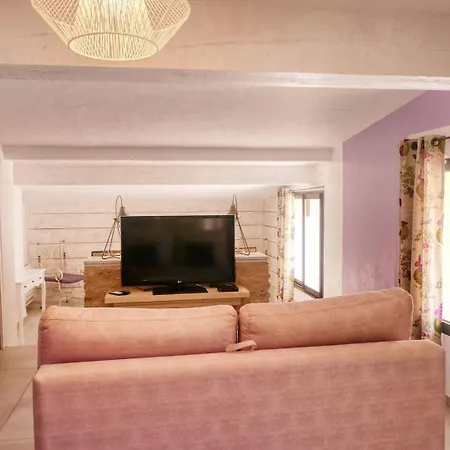 Le Hameau Fleur De Pierres , , Et Table D'hotes Murs (Vaucluse)