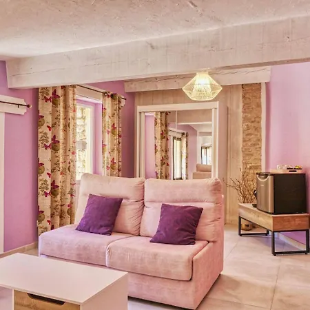 Le Hameau Fleur De Pierres , , Et Table D'hotes