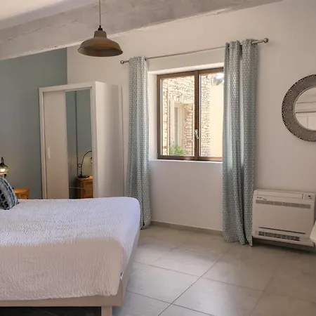 Le Hameau Fleur De Pierres , , Et Table D'hotes Murs (Vaucluse)