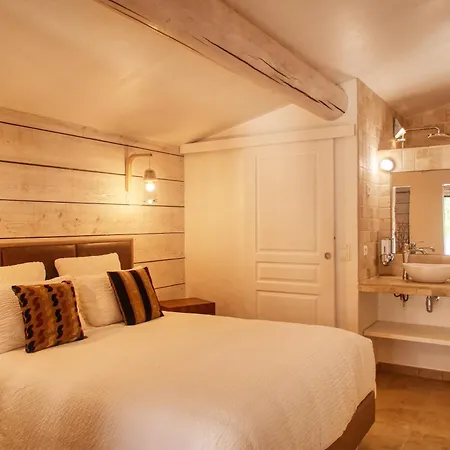 Le Hameau Fleur De Pierres , , Et Table D'hotes