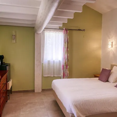 Casa de hóspedes Le Hameau Fleur De Pierres , , Et Table D'hotes 3*