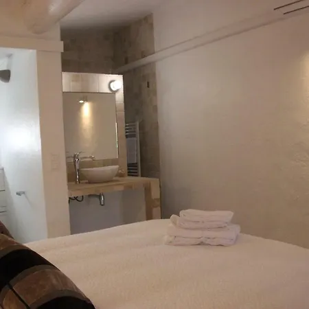 Casa de hóspedes Le Hameau Fleur De Pierres , , Et Table D'hotes 3*