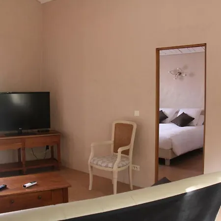 Le Hameau Fleur De Pierres , , Et Table D'hotes